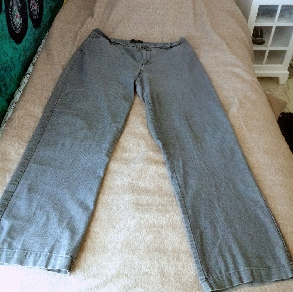 FREE w/ any 3+ bundle Riders by Lee trousers